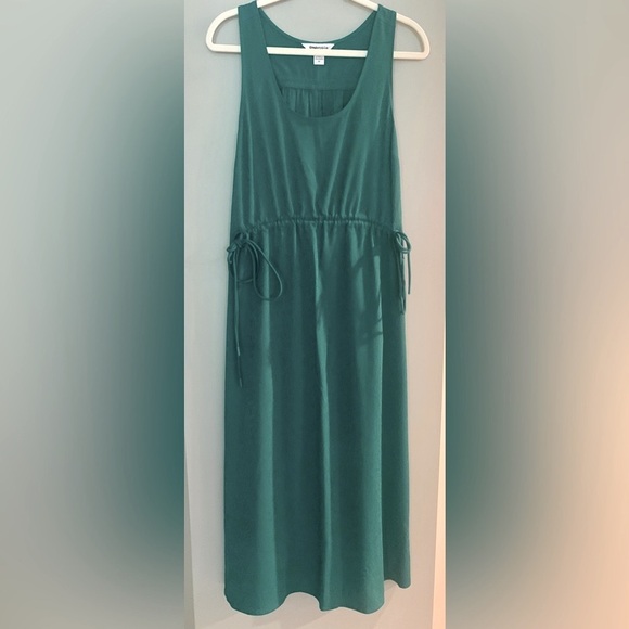 Athleta Green Sleeveless Scoop Neck Sundress - Picture 1 of 5